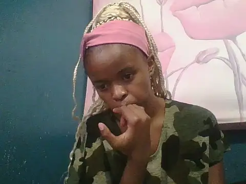 petitemew online show from March 22, 3:07 pm