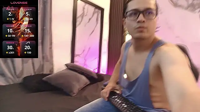 Danner Alaia online show from February 9, 7:27 pm