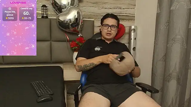 Danner Alaia online show from February 15, 8:19 pm