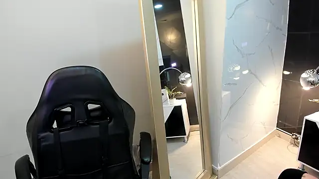 KomiCatt online show from March 9, 1:47 pm