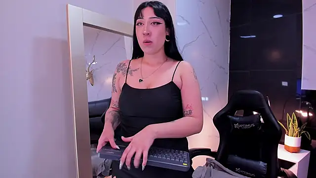 KomiCatt online show from April 16, 12:27 pm