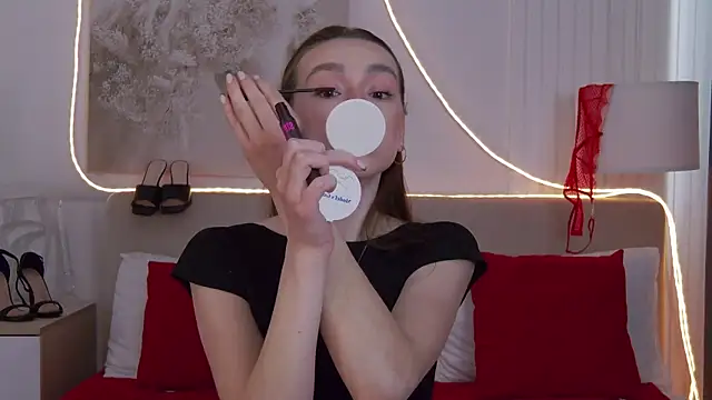 Emily Simon online show from April 5, 5:28 am