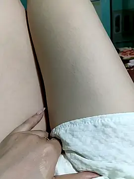 lylinhjim online show from February 22, 12:50 pm