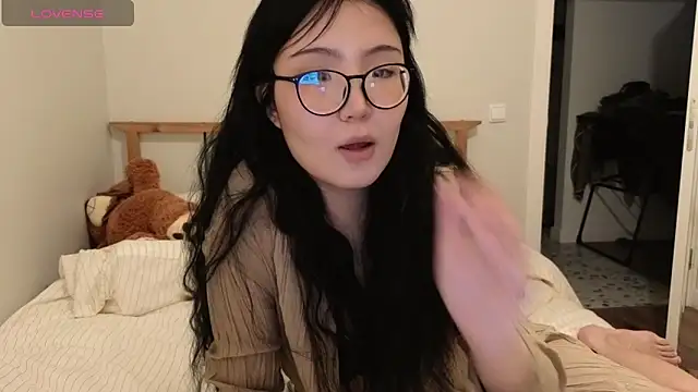 nullgirl online show from May 9, 11:29 pm