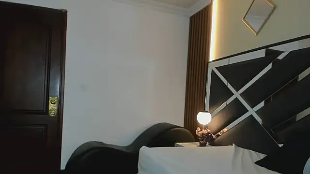 Ambarross  online show from March 10, 1:04 pm