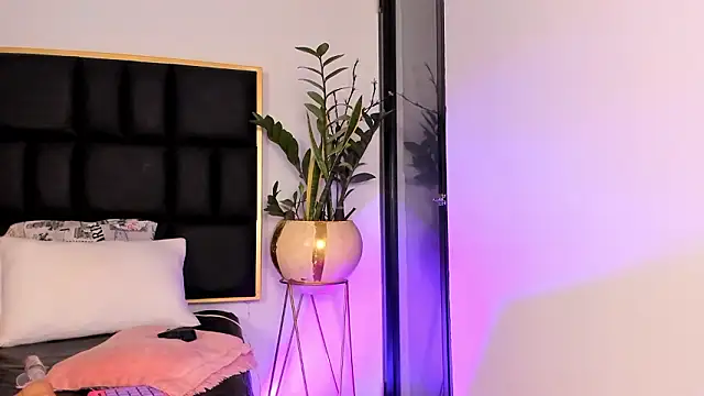 Emma collins01 online show from March 22, 8:20 am