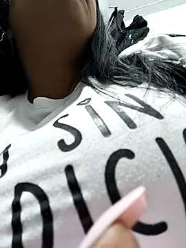 Zeyllyjhonson online show from February 17, 3:28 am