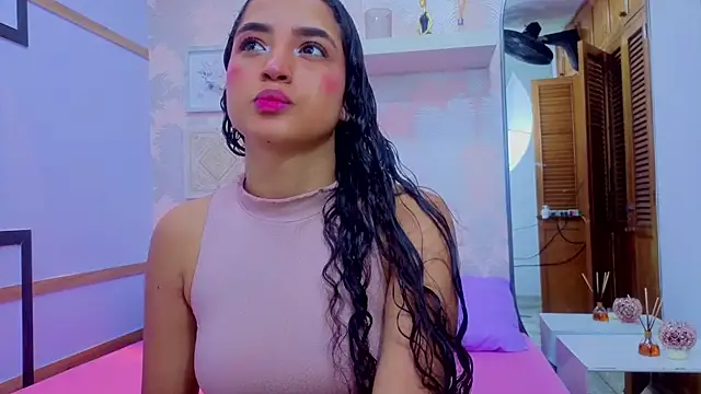 Emma Thompssonn online show from April 7, 12:07 pm