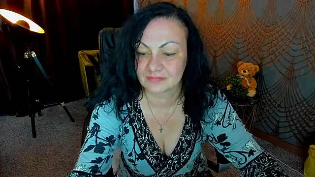 IrissMoon online show from June 3, 2:33 pm