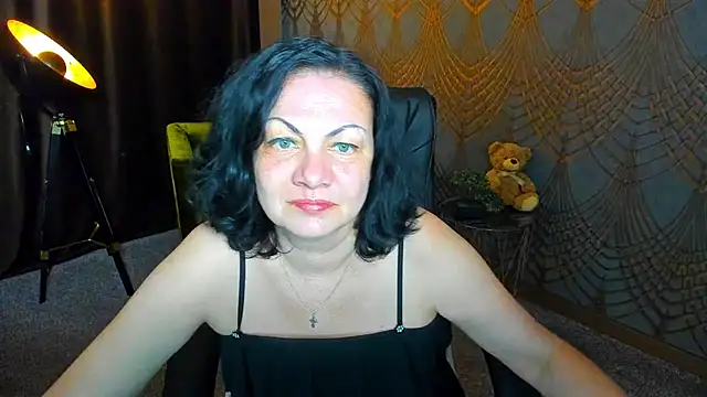 IrissMoon online show from July 17, 5:49 pm