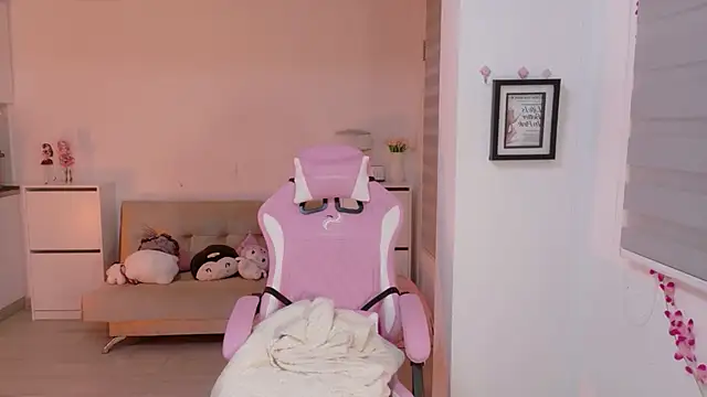 Blush Marie online show from April 1, 1:06 am