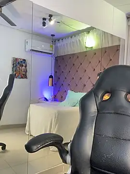 Auri   online show from February 1, 7:34 pm