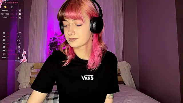 Dina Cams online show from February 28, 3:44 pm