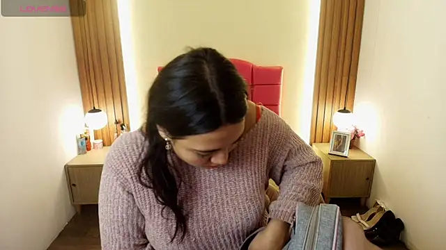 IvonneRoss  online show from April 13, 11:55 am