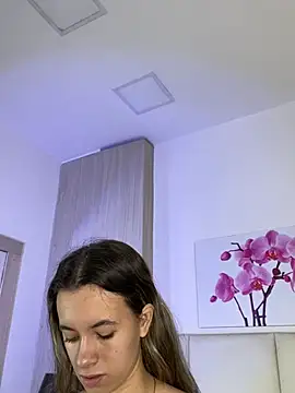 JuliaColemann online show from June 5, 12:00 pm