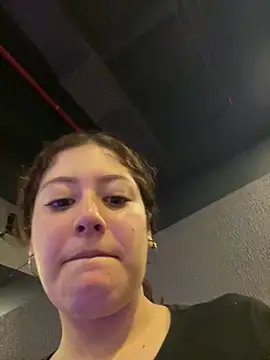 lizzy luminair online show from February 4, 2:09 pm