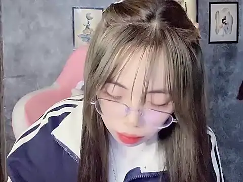 Suki 99 online show from March 10, 5:06 pm