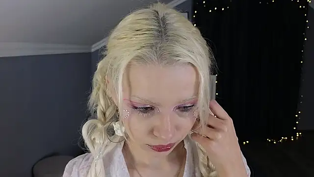 Naomi Demio online show from February 19, 9:09 am