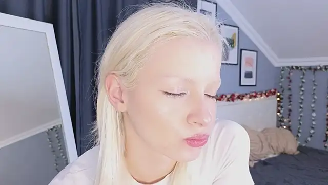 Naomi Demio online show from April 11, 12:20 pm