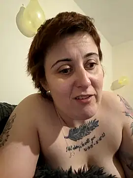 Tiara XOX online show from February 13, 6:15 am