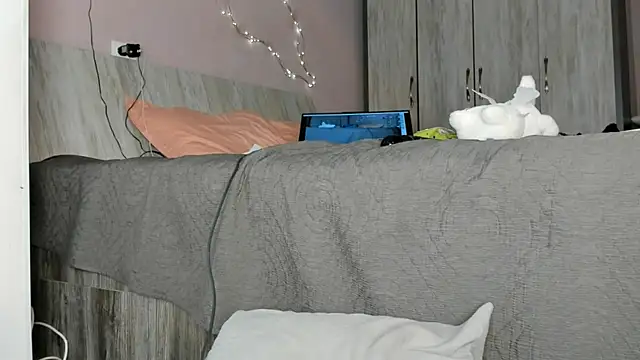 emy lovee online show from May 9, 5:42 am
