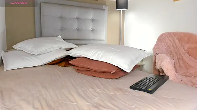 SalomeStorm  online show from March 12, 3:15 pm