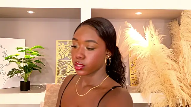 daniellabrown online show from April 14, 9:48 pm