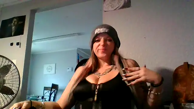 Gypsymomma17 online show from June 10, 8:29 pm