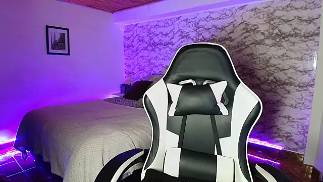 Camila IRoose online show from April 3, 1:03 am