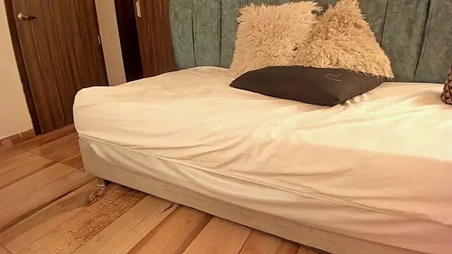 Aleera Walton online show from February 14, 8:44 pm