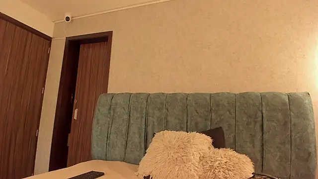 Aleera Walton online show from February 17, 8:08 pm