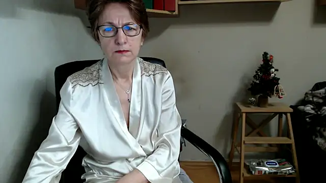 katemodel online show from January 7, 7:23 am