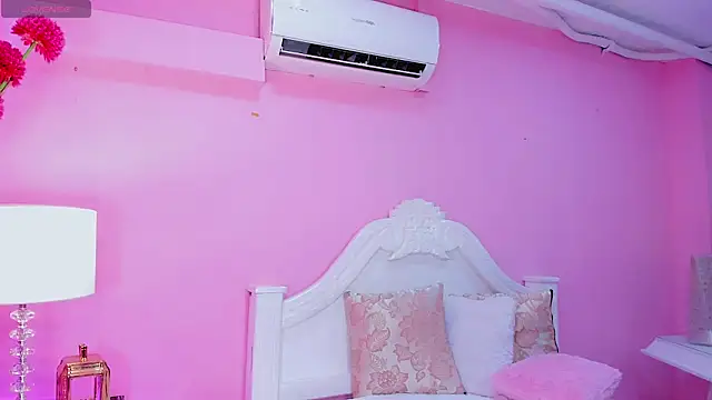 Maia Hotts online show from April 21, 2:51 am