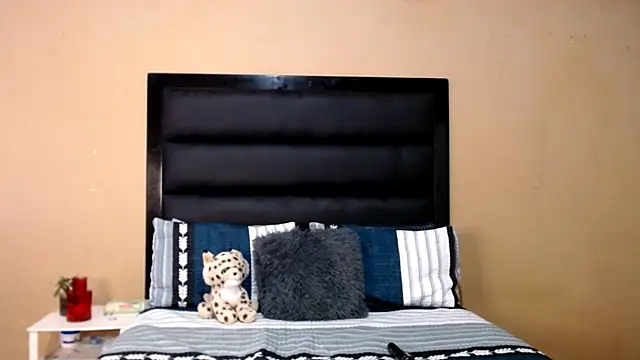 AppleAsss online show from February 21, 1:01 pm