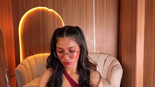 Alina b  online show from April 18, 7:51 pm