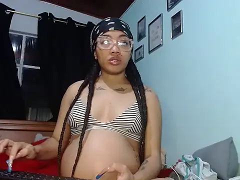 Sexy Supermomm online show from April 15, 4:02 am