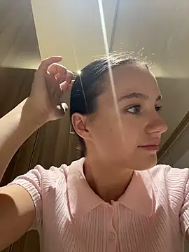 MiaTee online show from April 11, 6:30 am