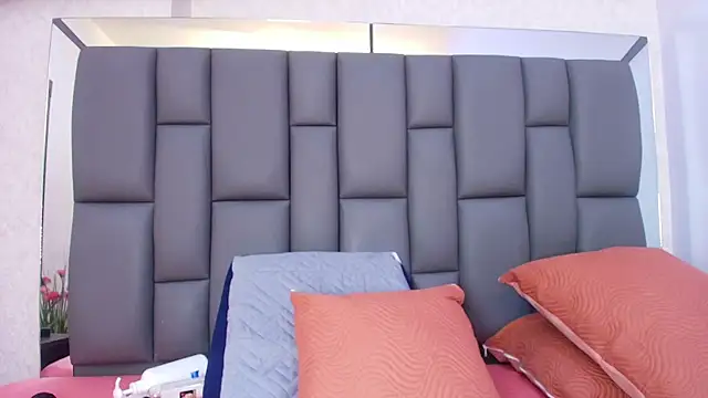 melany roberts  online show from April 17, 3:08 am