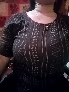 PARI51 online show from April 3, 8:40 pm