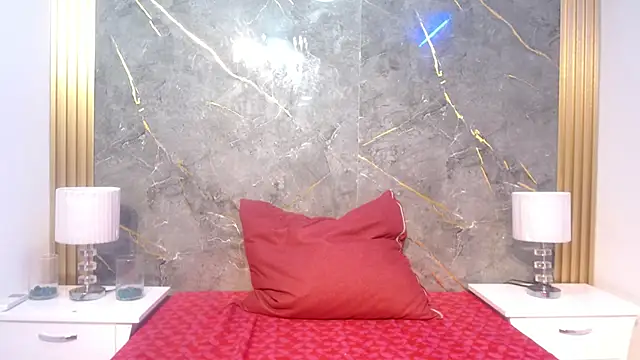 JORDAN MOOR online show from March 27, 12:50 pm