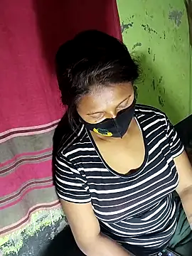 Romantic-Couple999 online show from February 11, 5:36 pm