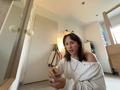 candyX  online show from May 4, 9:13 am