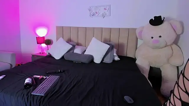 KeylaGomez  online show from March 24, 12:43 pm