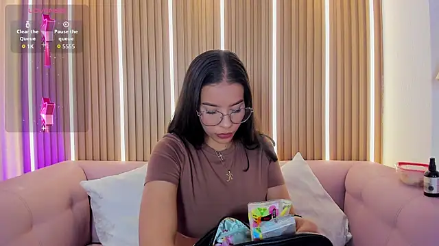 Luna Millers online show from July 9, 4:37 am