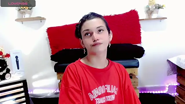 NathalialLooes online show from February 15, 8:52 pm