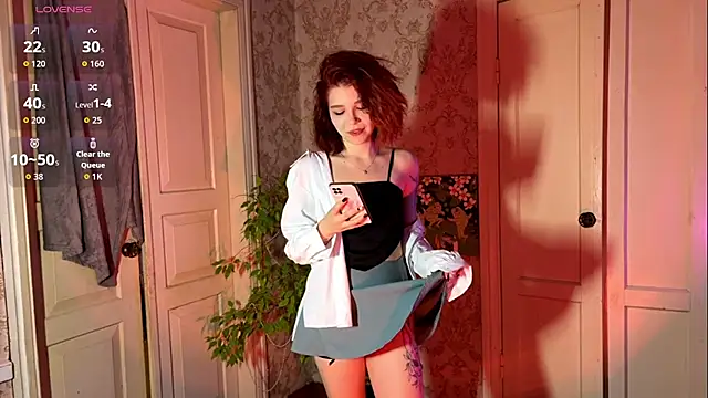 LaurynGeisinger online show from March 5, 1:40 pm