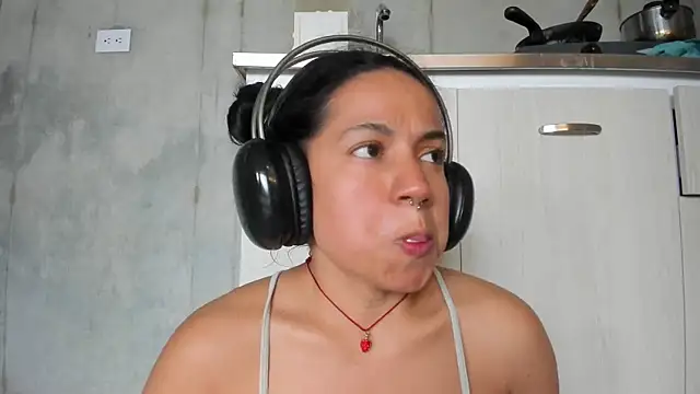 chiarafustox online show from March 26, 9:38 pm