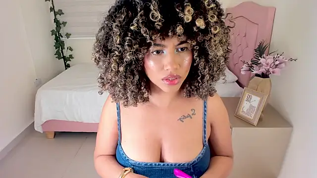 Brit weston online show from April 4, 9:02 pm