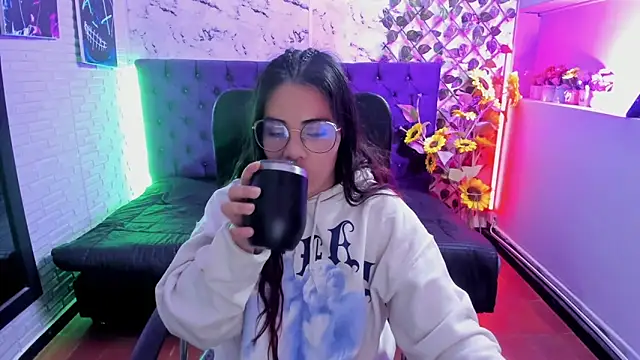 liany taylor online show from April 11, 8:18 am