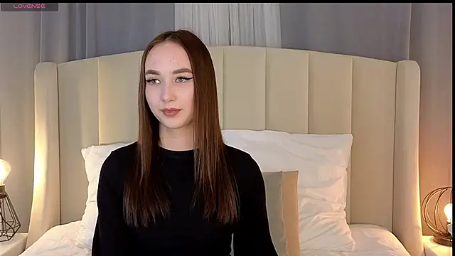 KiraLoo online show from March 25, 3:48 pm